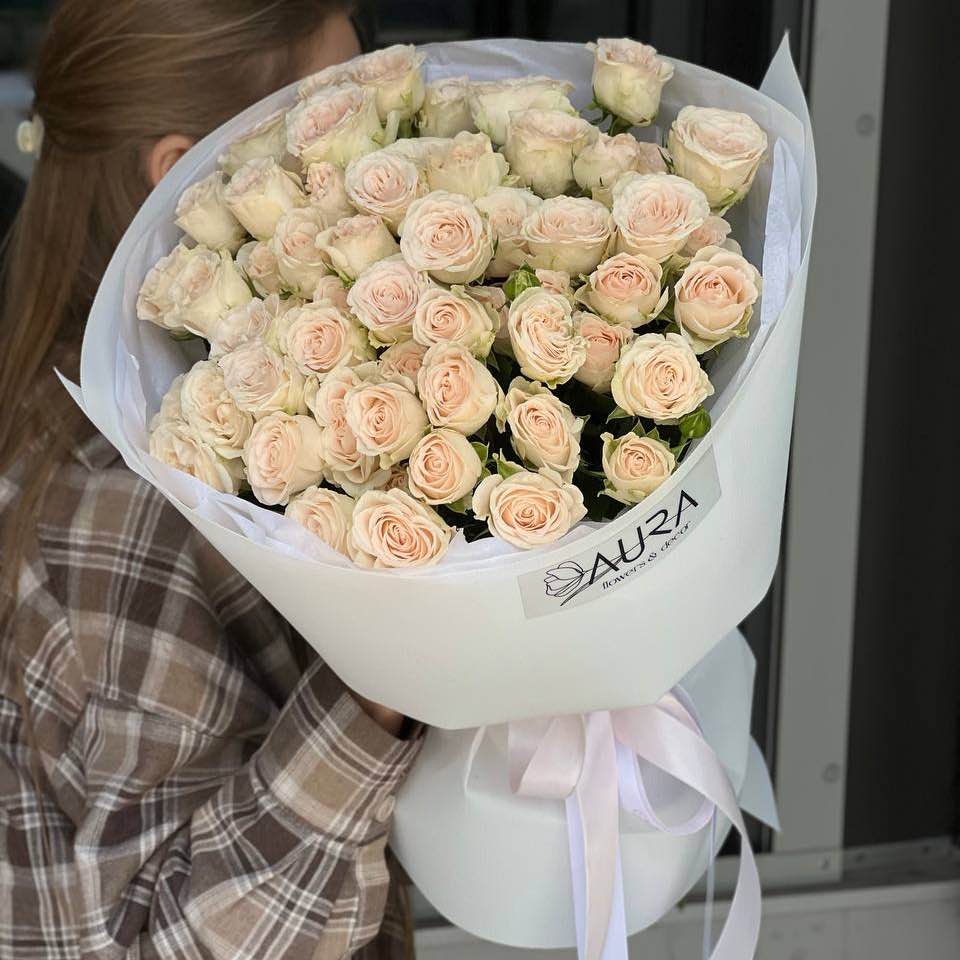 Ніжна кущова троянда 