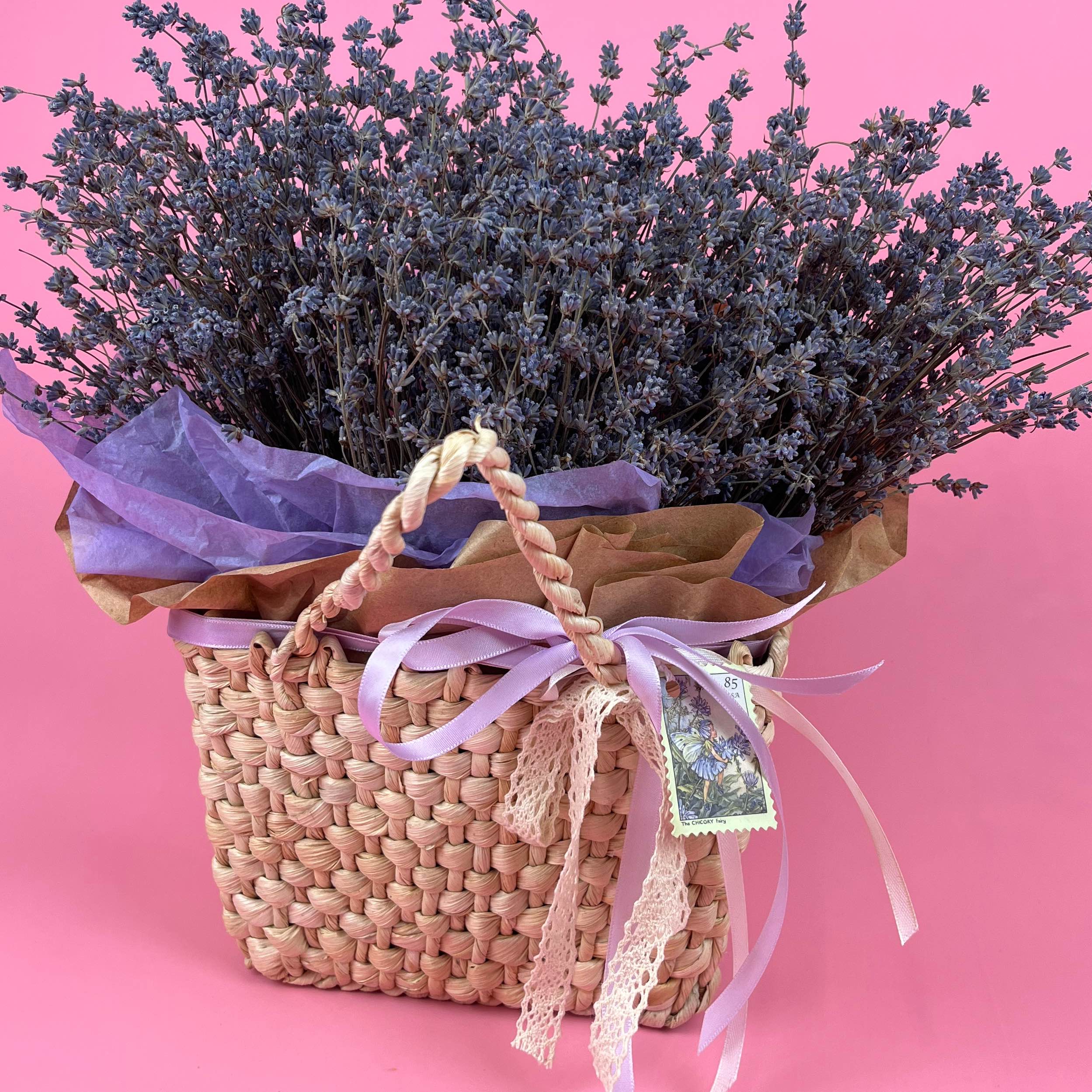 Кошик з лавандою