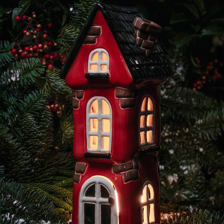 Будинок свічник трьохверховий