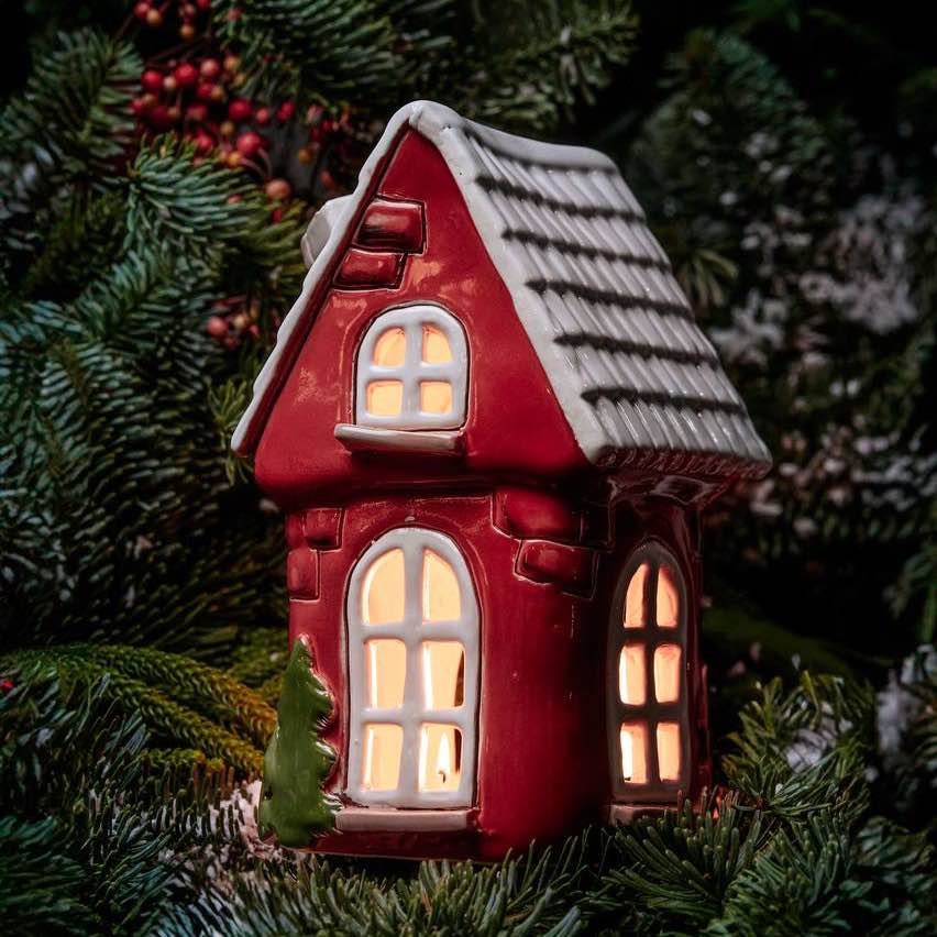 Будинок свічник двоповерховий