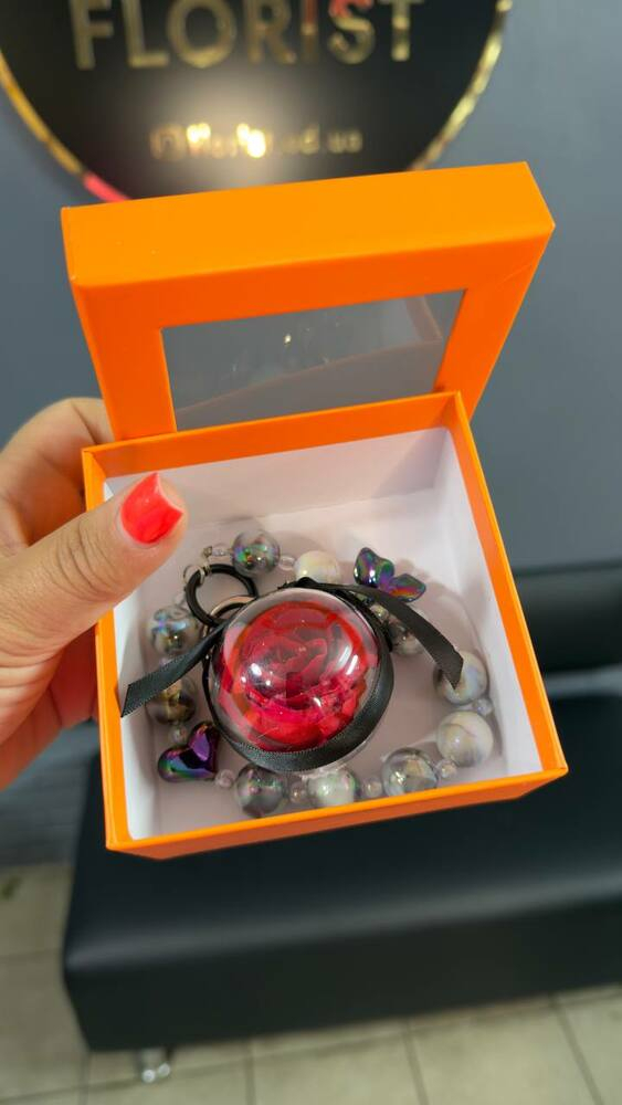 Брелок красная роза в коробочке