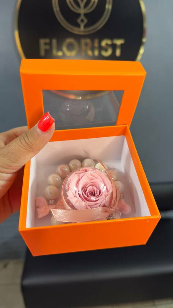 Брелок розовая роза в коробочке