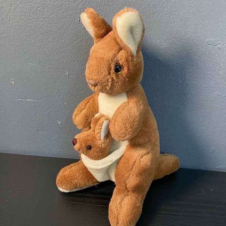 Мама кенгуру 23 см