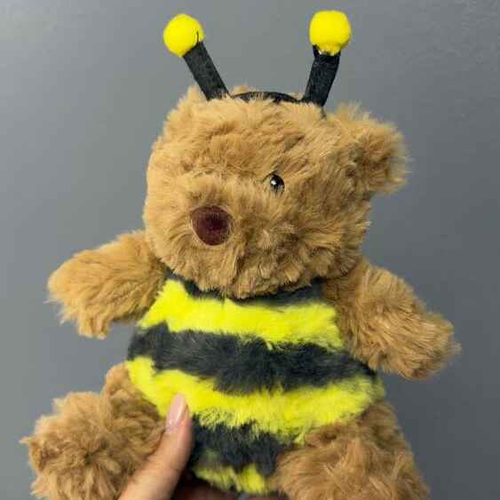 Мишка в костюме Пчелки