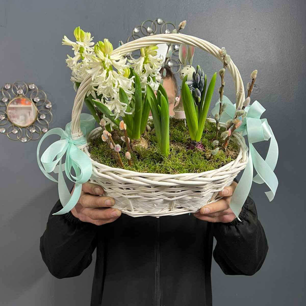 Корзина с гиацинтом