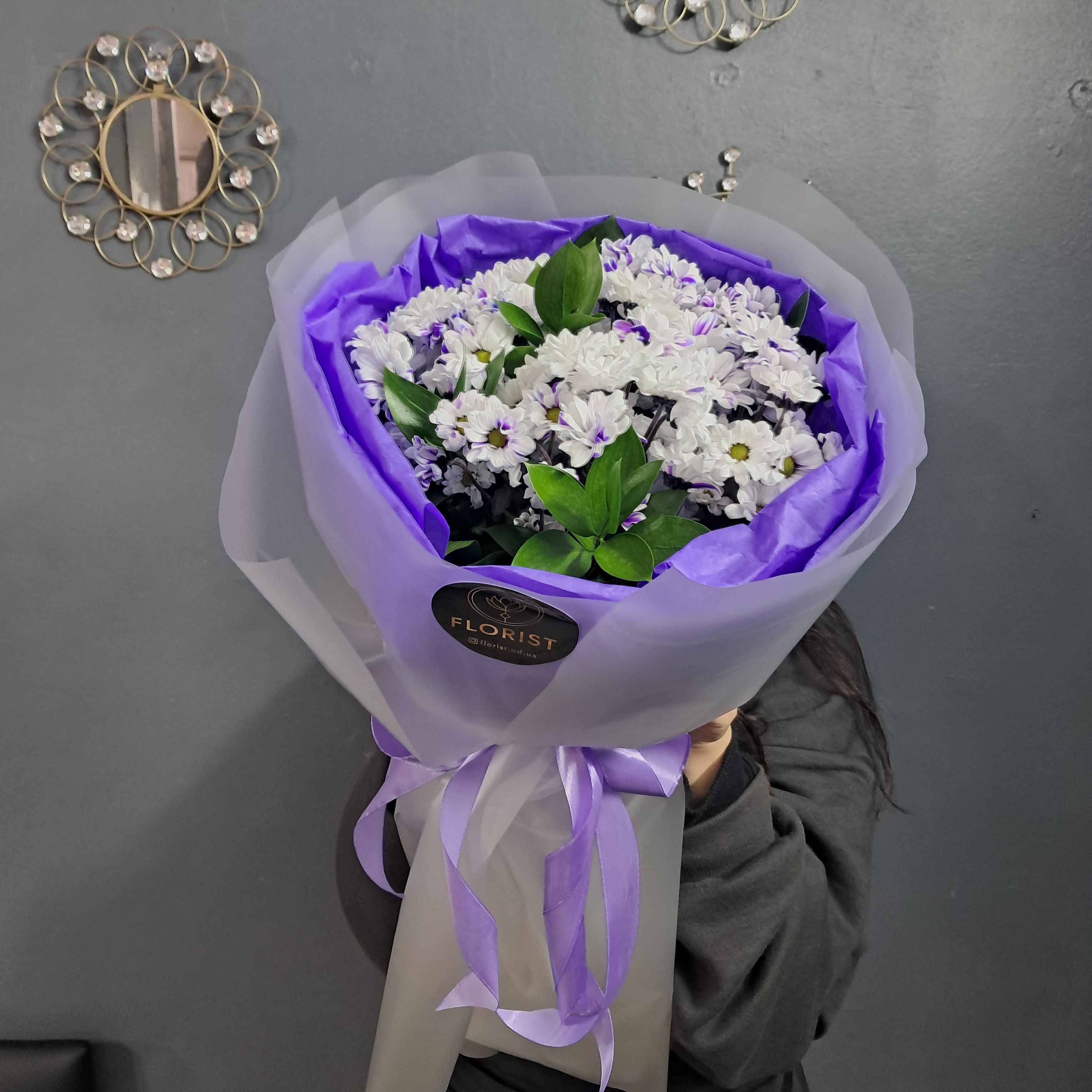 Букет из ромашковидной хризантемы