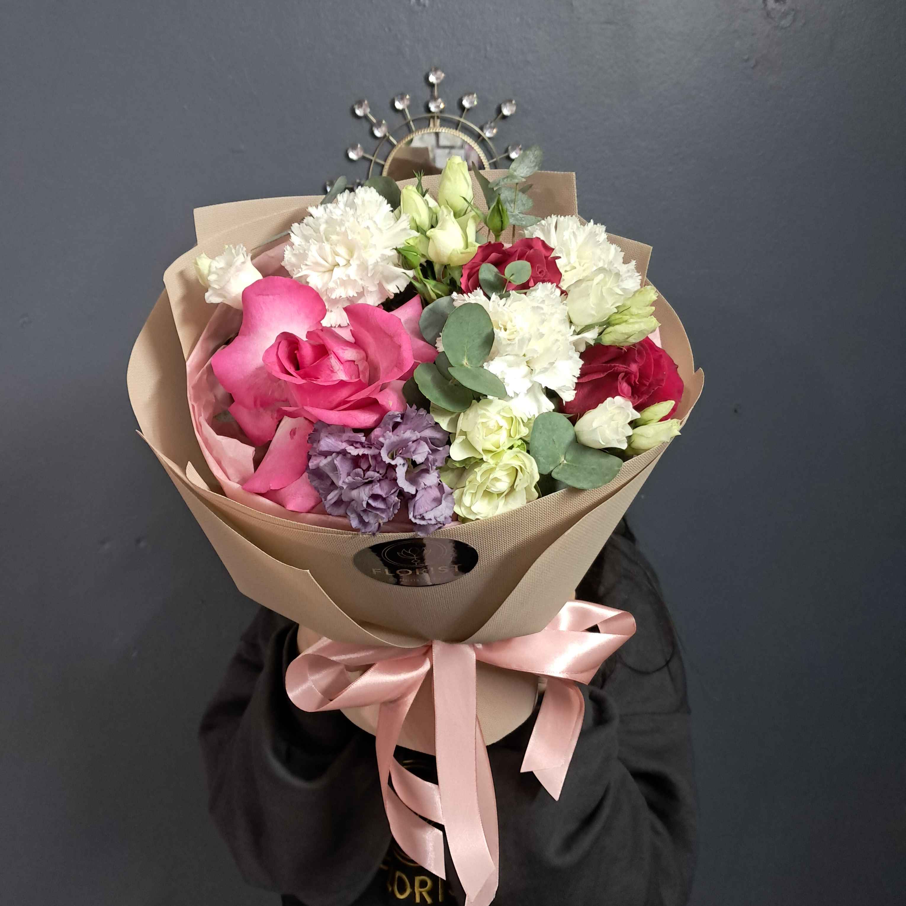 Букет- комплимент с гвоздикой и розой