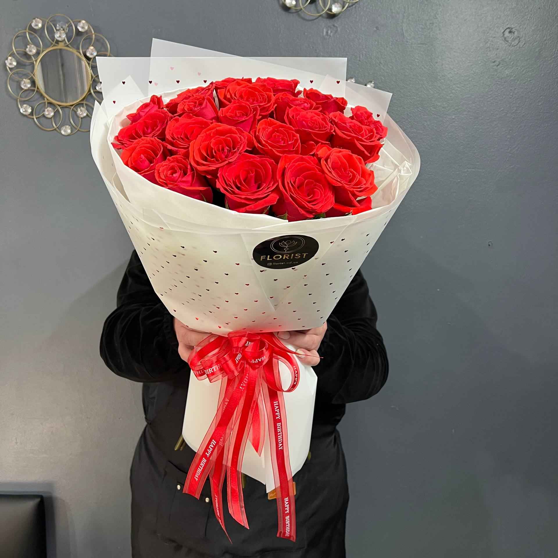 Букет из алых Эквадорских роз