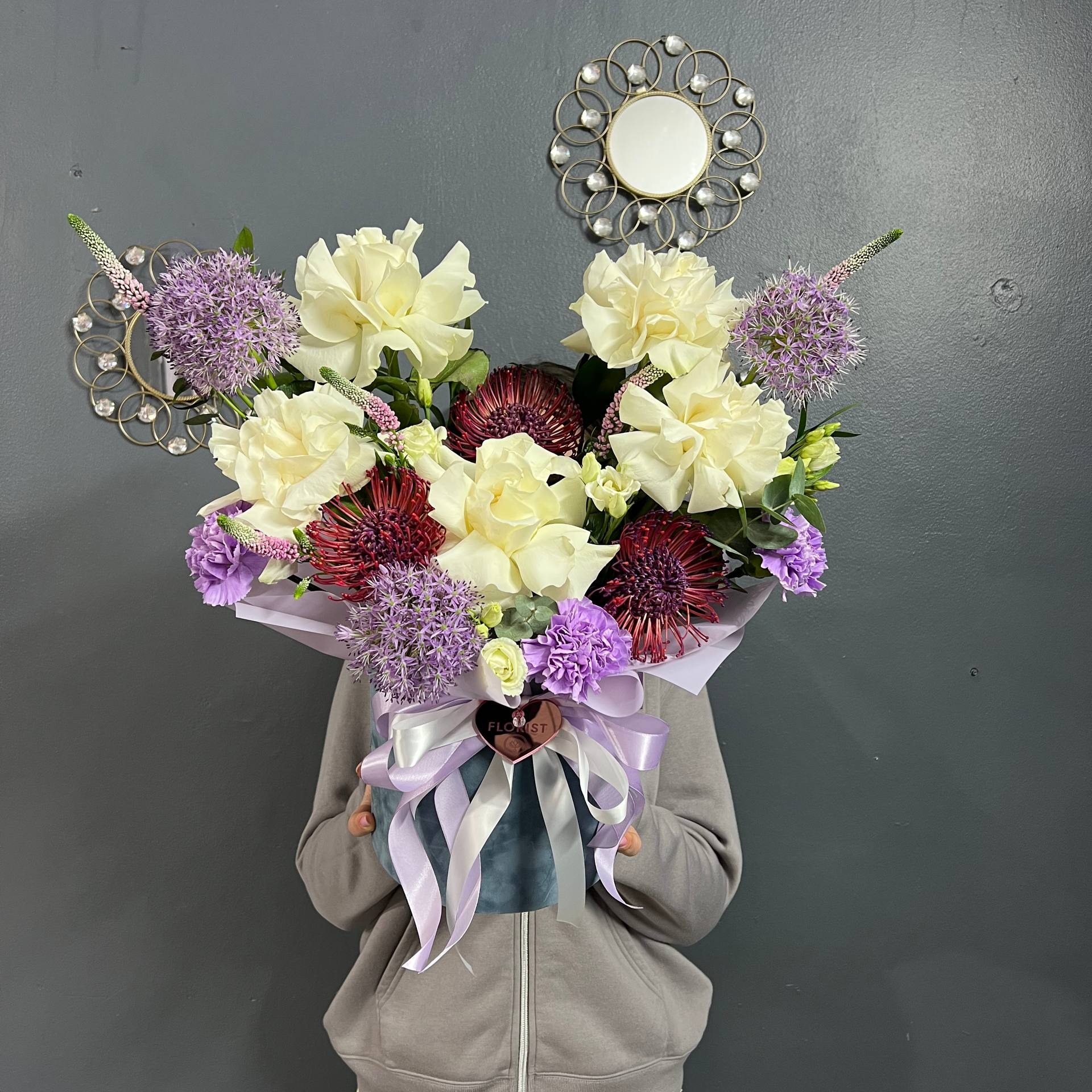 Композиция с французкой розой и нутаном