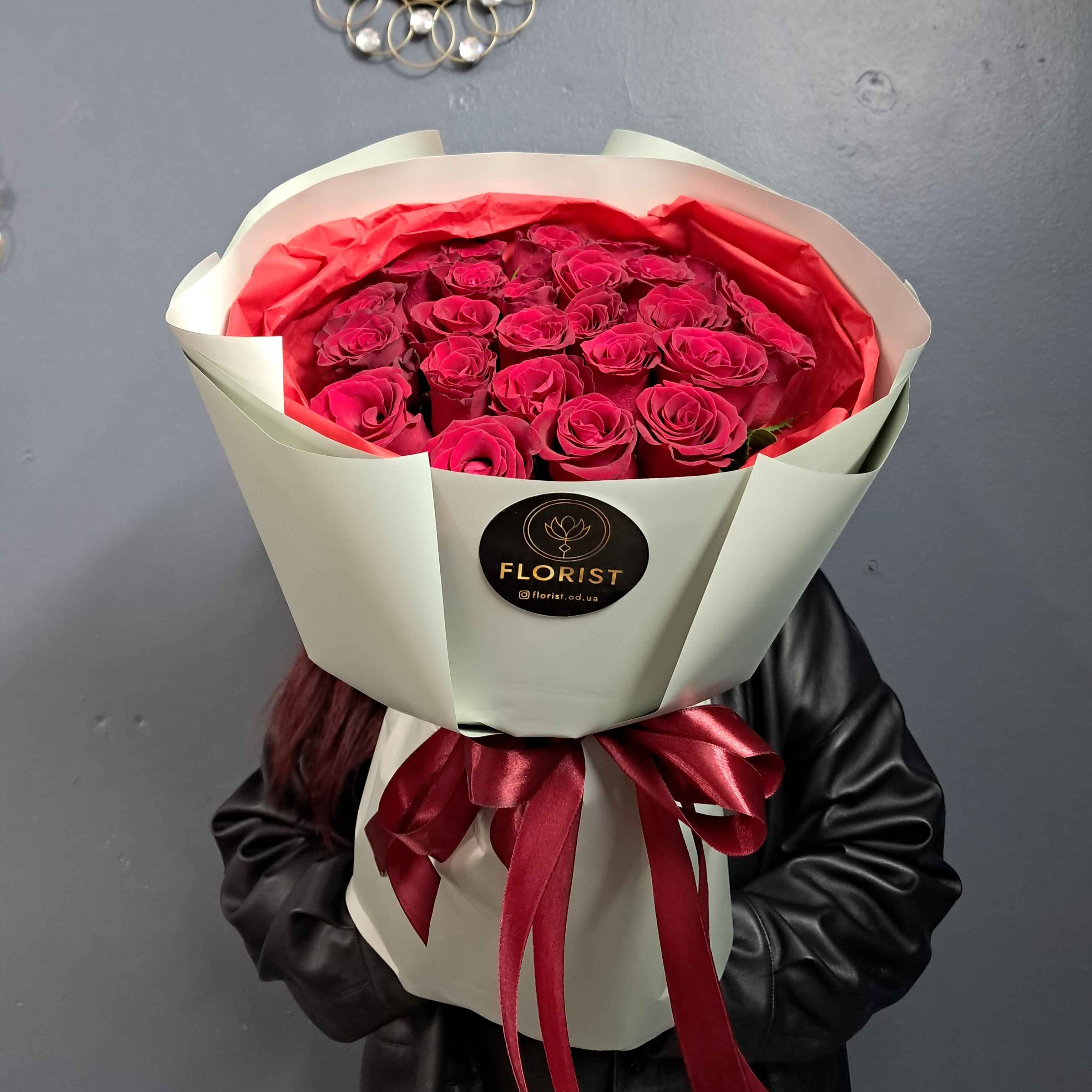 Букет из 25 красных роз