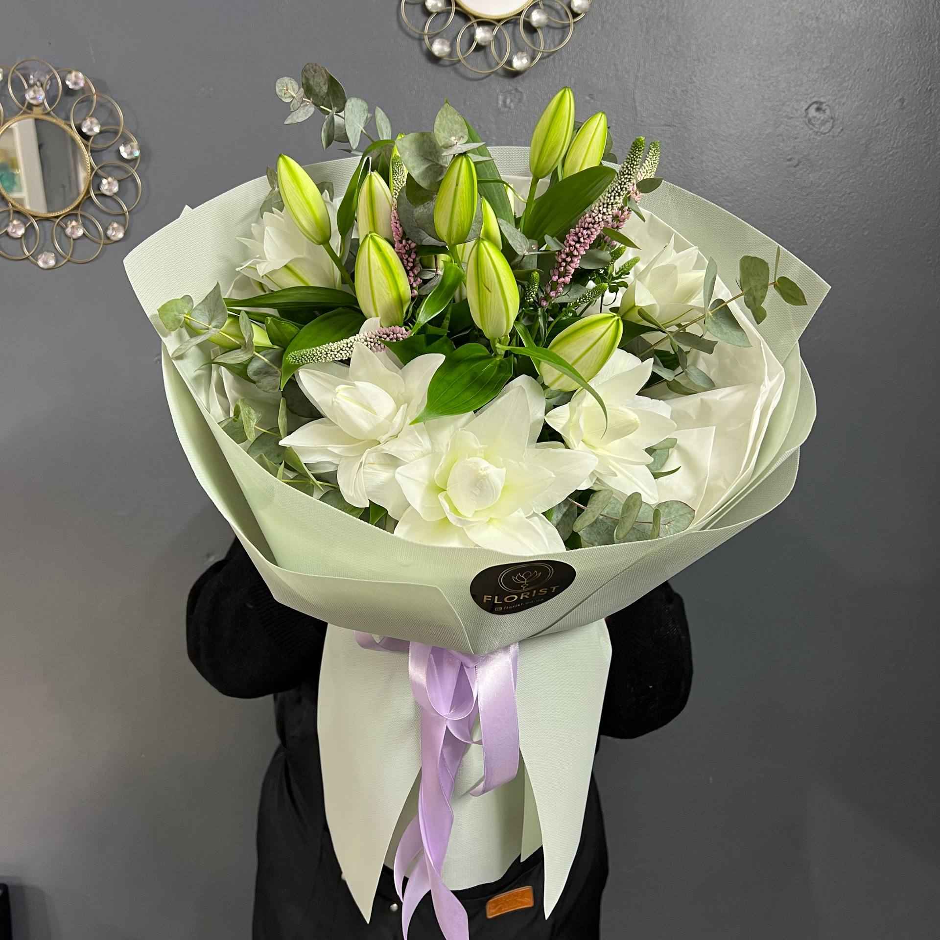 Букет из ароматных лилий